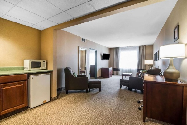 Quality Inn & Suites image 12