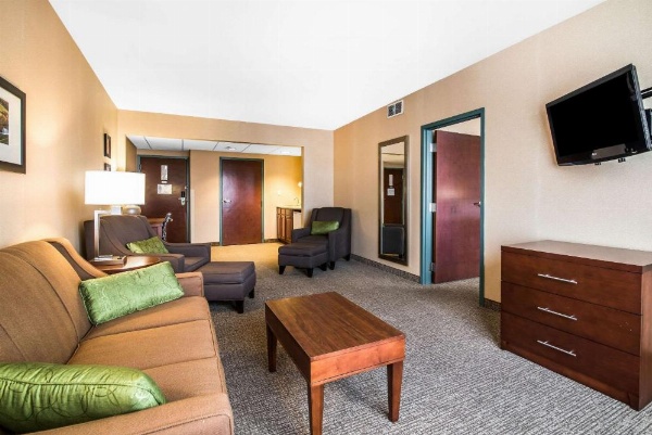 Quality Inn & Suites image 14