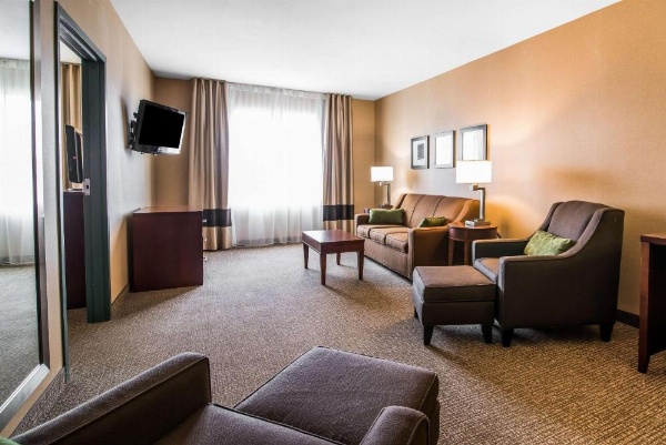 Quality Inn & Suites image 16