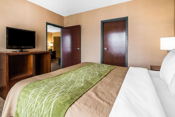 Quality Inn & Suites image 3